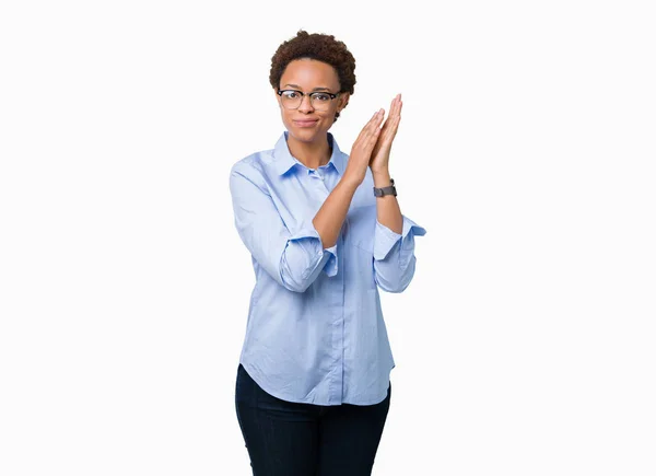 Mladé Krásné Afrických Amerických Obchodních Žena Nad Izolované Pozadí Clapping — Stock fotografie