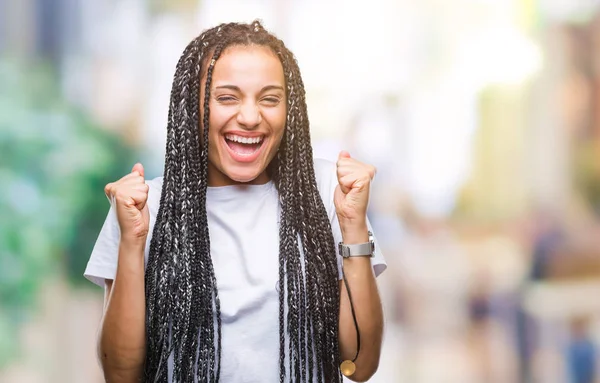 Jeune Fille Afro Américaine Cheveux Tressés Sur Fond Isolé Excité — Photo
