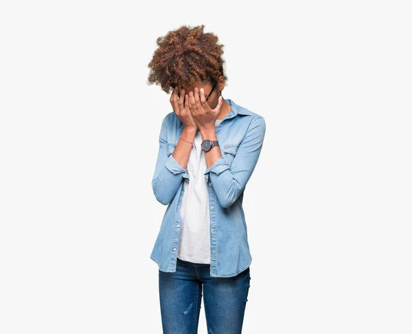 아프리카계 미국인 손으로 얼굴을 표정으로 우울증 — 스톡 사진