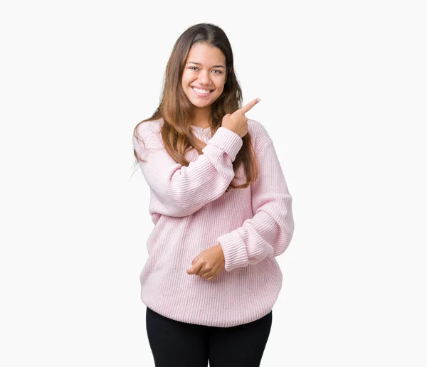 Joven Hermosa Morena Vistiendo Suéter Invierno Rosa Sobre Fondo Aislado — Foto de Stock