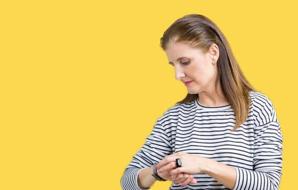 Middelbare Leeftijd Volwassen Mooie Vrouw Strepen Winter Trui Dragen Geïsoleerde — Stockfoto