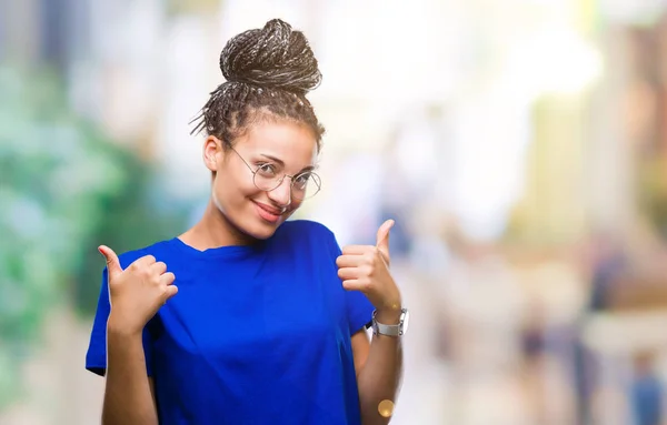 Jovem Trançado Cabelo Afro Americano Menina Vestindo Óculos Sobre Fundo — Fotografia de Stock