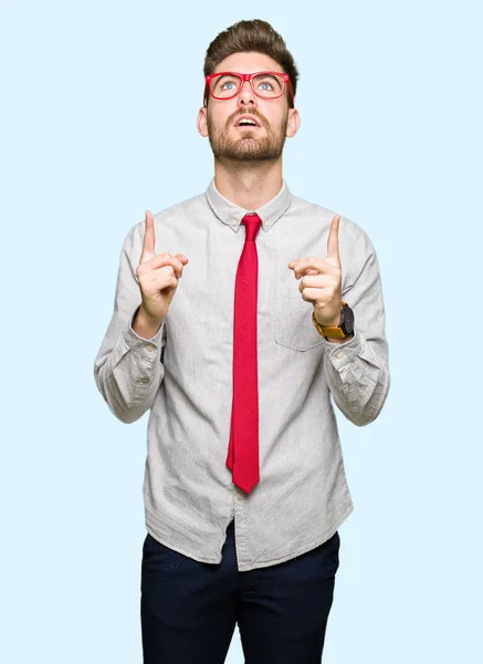 Young Handsome Business Man Wearing Glasses Amazed Surprised Looking Pointing — Stock Photo, Image