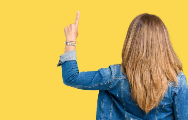 Hermosa Mujer Mediana Edad Con Chaqueta Mezclilla Casual Sobre Fondo — Foto de Stock