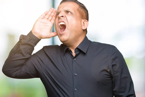 Guapo Árabe Mediana Edad Hombre Negocios Sobre Fondo Aislado Gritando —  Fotos de Stock