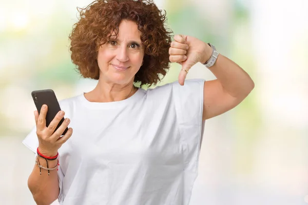 Mujer Mayor Mediana Edad Utilizando Mensajes Texto Con Teléfono Inteligente —  Fotos de Stock