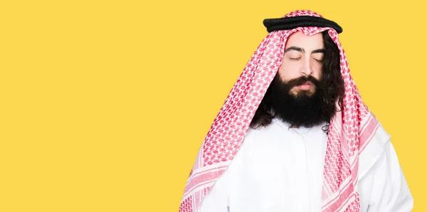 Pebisnis Arab Dengan Rambut Panjang Mengenakan Syal Keffiyeh Tradisional Dengan — Stok Foto