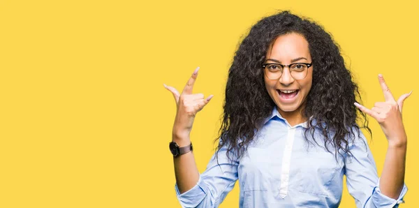 Young Beautiful Business Girl Curly Hair Wearing Glasses Shouting Crazy — Stock Photo, Image