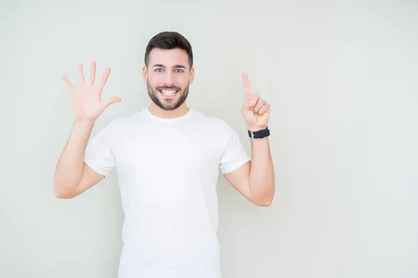 Joven Hombre Guapo Con Camiseta Blanca Casual Sobre Fondo Aislado —  Fotos de Stock