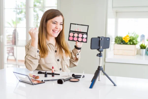 Beautiful Young Influencer Woman Recording Make Video Tutorial Screaming Proud — Stock Photo, Image