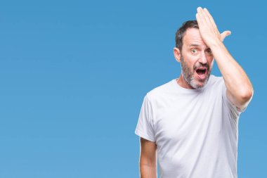 Orta yaş ağarmış komuta sizde izole arka kafasına hata için el ile sürpriz üzerinde beyaz t-shirt giyen hata hatırlıyorum. Unuttum, kötü bellek kavramı.