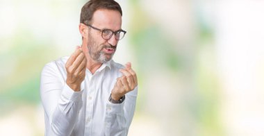 Maaş ödeme için milyoner iş soran arka plan yapıyor para hareketi el ile üzerinden gözlük takan yakışıklı orta yaş zarif üst düzey iş adamı izole