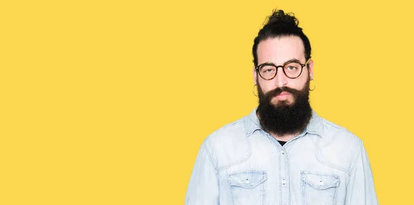 Jeune Homme Hipster Aux Cheveux Longs Barbe Portant Des Lunettes — Photo