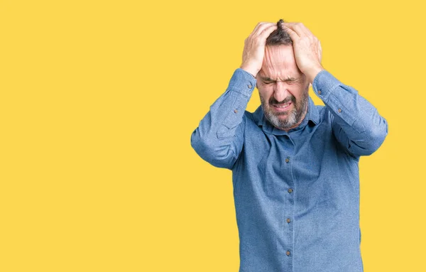 Guapo Mediana Edad Elegante Hombre Mayor Sobre Fondo Aislado Que —  Fotos de Stock