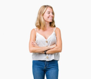 İzole arka tarafına silahlarla seyir gülümseyen güzel genç kadın ikna ve kendine güvenen geçti