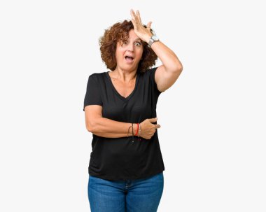 İzole arka plan üzerinde güzel orta ager kıdemli kadın hata için baş el ile şaşırdı, hata hatırlıyorum. Unuttum, kötü bellek kavramı.