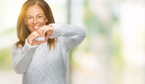 Hermosa Mujer Adulta Mediana Edad Con Suéter Invierno Sobre Fondo —  Fotos de Stock