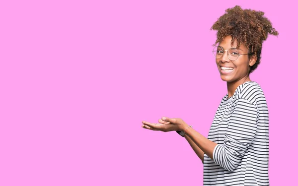 Beautiful Young African American Woman Wearing Glasses Isolated Background Pointing — Stock Photo, Image