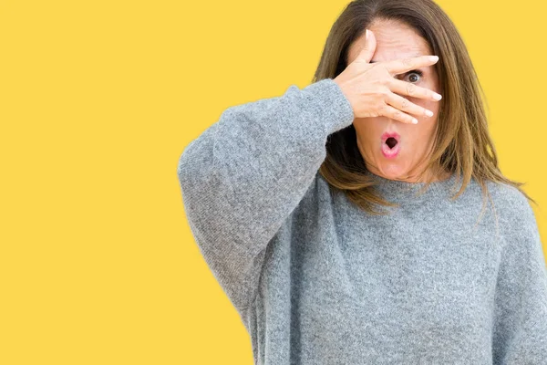 Hermosa Mujer Mediana Edad Vistiendo Suéter Invierno Sobre Fondo Aislado — Foto de Stock