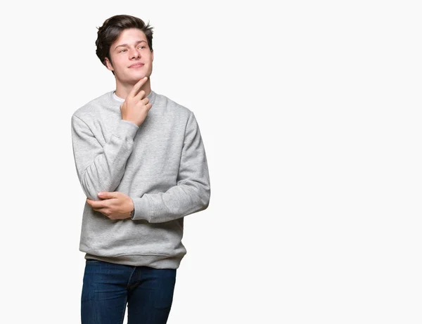 Knappe Sportieve Jongeman Dragen Sweatshirt Geïsoleerde Achtergrond Met Hand Kin — Stockfoto