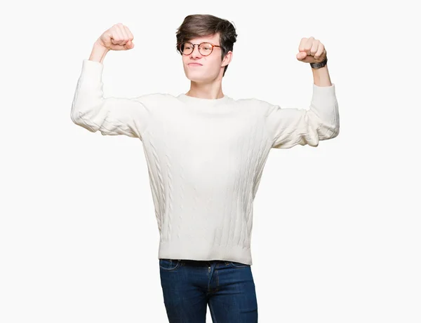 Jonge Knappe Man Dragen Van Bril Geïsoleerde Achtergrond Armen Spieren — Stockfoto