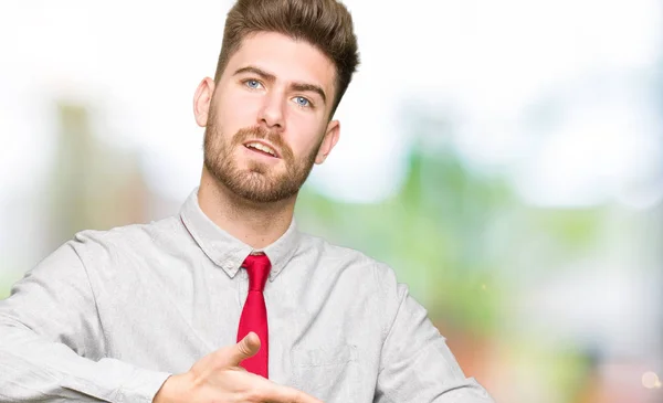 Junger Gutaussehender Geschäftsmann Eile Der Auf Die Zeit Zeigt Ungeduldig — Stockfoto