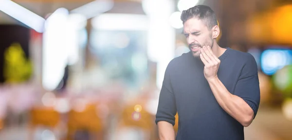 Joven Hombre Guapo Usando Suéter Sobre Fondo Aislado Tocando Boca —  Fotos de Stock