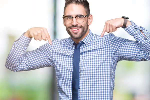 Joven Hombre Negocios Con Gafas Sobre Fondo Aislado Que Mira —  Fotos de Stock