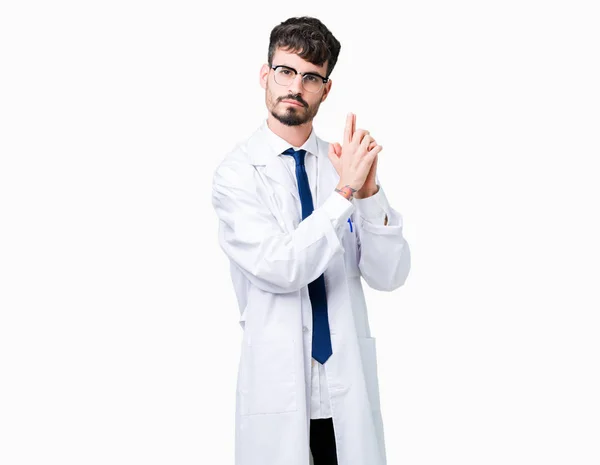Junger Berufswissenschaftler Mann Trägt Weißen Mantel Über Isoliertem Hintergrund Und — Stockfoto