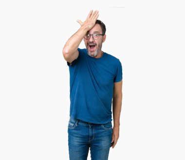 Nedir yakışıklı orta yaş ağarmış komuta sizde gözlük izole arka kafasına hata için el ile sürpriz üzerinde hata hatırlıyorum. Unuttum, kötü bellek kavramı.