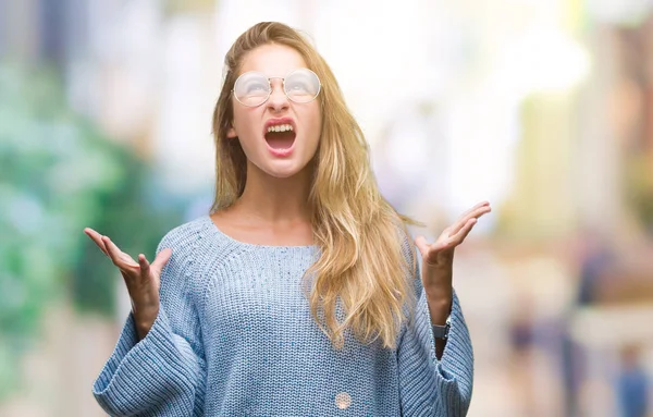 Jovem Mulher Loira Bonita Vestindo Suéter Óculos Sobre Fundo Isolado — Fotografia de Stock
