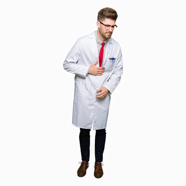 Ung Vacker Forskare Man Bär Glasögon Med Handen Magen Eftersom — Stockfoto