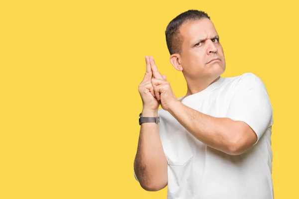 Media Edad Árabe Hombre Wearig Camiseta Blanca Sobre Fondo Aislado — Foto de Stock