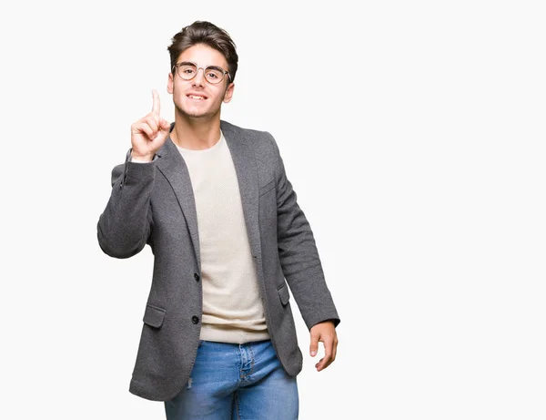 Mladí Obchodní Muž Nosí Brýle Izolované Pozadí Zobrazení Směřující Nahoru — Stock fotografie