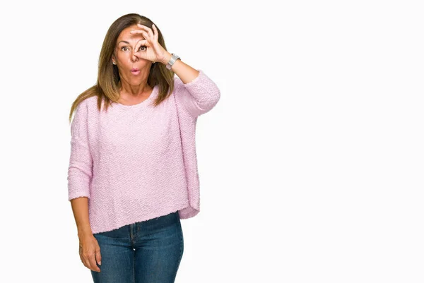 Mooie Middenleeftijd Volwassen Vrouw Winter Trui Dragen Geïsoleerde Achtergrond Doen — Stockfoto