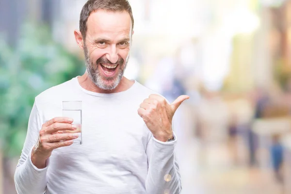 Middelbare Leeftijd Hoary Senior Man Glas Water Drinken Geïsoleerde Achtergrond — Stockfoto