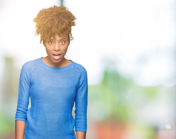 Hermosa Joven Afroamericana Mujer Sobre Fondo Aislado Miedo Conmocionado Con —  Fotos de Stock