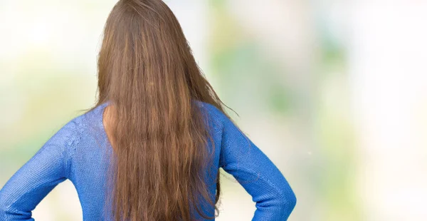 Ung Vacker Brunett Kvinna Klädd Blå Tröja Över Isolerade Bakgrund — Stockfoto