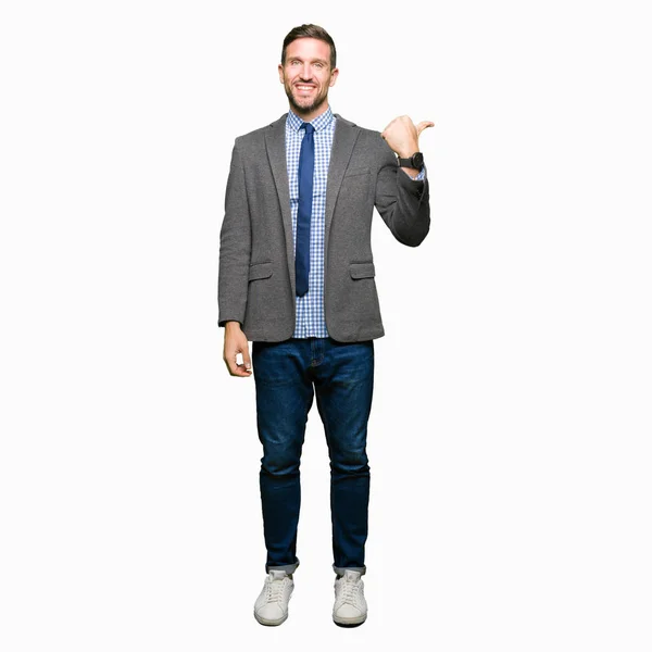 Όμορφος Επιχείρηση Άνθρωπος Φορώντας Κοστούμι Και Γραβάτα Χαμογελώντας Χαρούμενο Πρόσωπο — Φωτογραφία Αρχείου