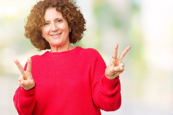 Belo Meio Ager Mulher Sênior Camisola Inverno Vermelho Sobre Fundo — Fotografia de Stock