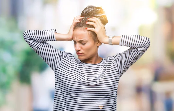 Ung Flätat Hår Afroamerikanska Flicka Klädd Tröja Över Isolerade Bakgrund — Stockfoto