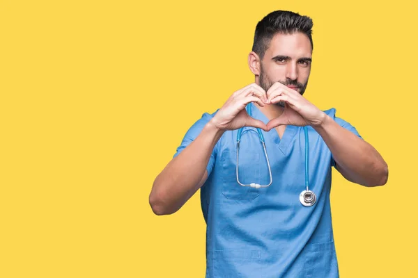 Bonito Jovem Médico Cirurgião Homem Sobre Fundo Isolado Sorrindo Amor — Fotografia de Stock