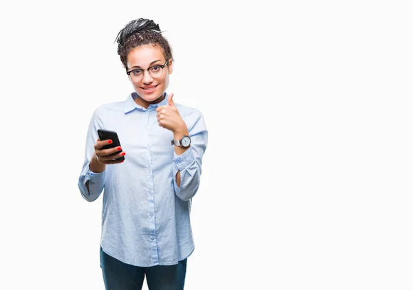 Ung Flätat Hår Afroamerikanska Business Tjej Använda Smartphone Över Isolerade — Stockfoto