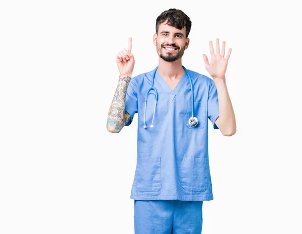 Joven Enfermero Guapo Vistiendo Uniforme Cirujano Sobre Fondo Aislado Mostrando —  Fotos de Stock