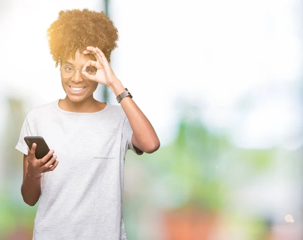 Junge Afrikanisch Amerikanische Frau Mit Smartphone Über Isoliertem Hintergrund Mit — Stockfoto