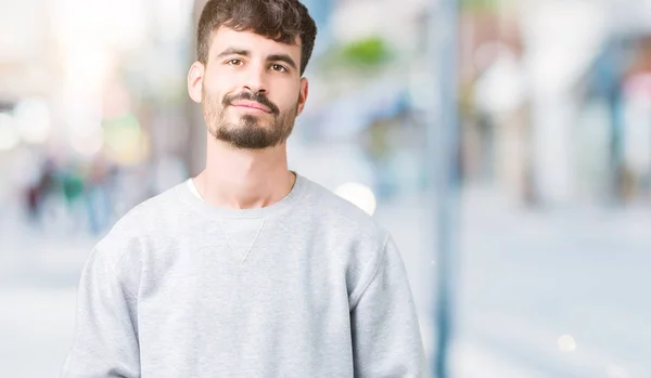 Jonge Knappe Man Dragen Sweatshirt Geïsoleerd Samen Achtergrond Handen Vingers — Stockfoto