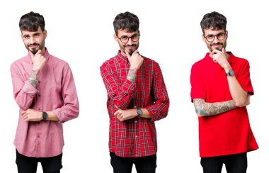 Izole arka plan üzerinde gözlük takan genç adamın kolaj çapraz kolları ve çene üzerinde kaldırdı ile gülümseme ile kameraya emin görünümlü. Olumlu düşünme.