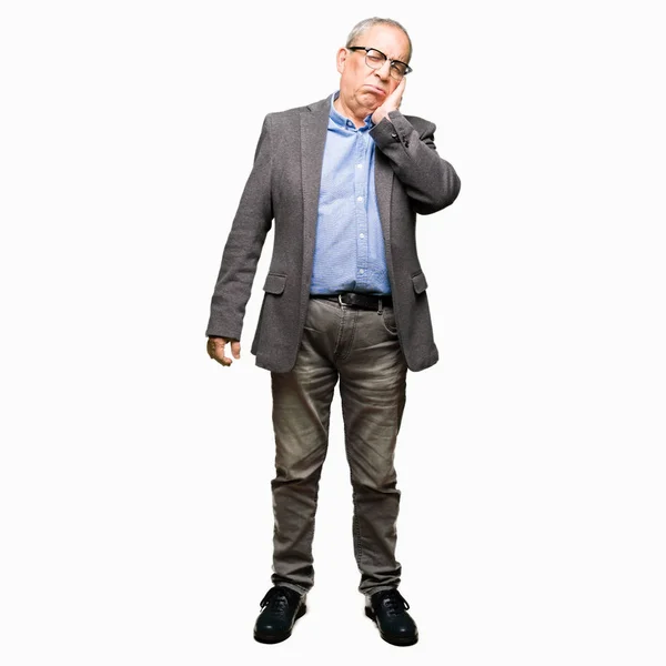 Gutaussehender Älterer Geschäftsmann Mit Brille Der Müde Und Gelangweilt Mit — Stockfoto