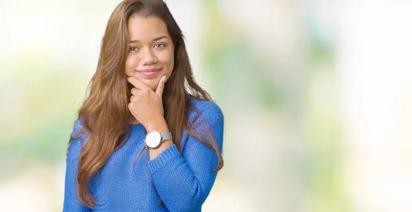 Mujer Morena Hermosa Joven Con Suéter Azul Sobre Fondo Aislado —  Fotos de Stock