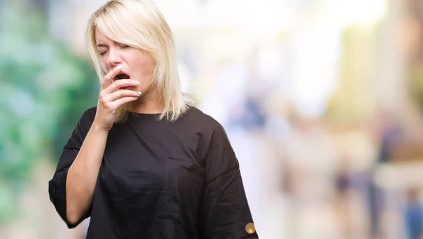 Mladá Krásná Blondýnka Izolované Pozadí Nudit Zíval Unavený Pokrývající Ústa — Stock fotografie